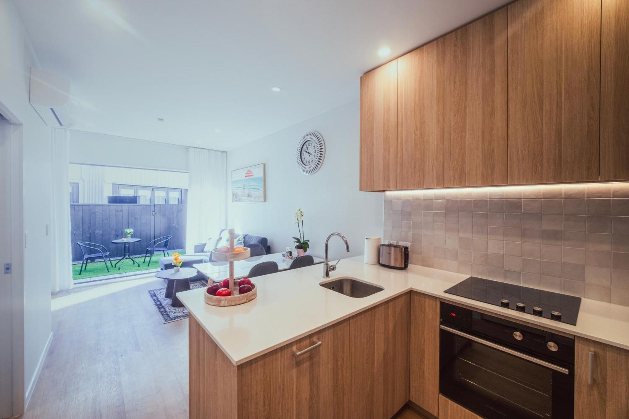 Modern Townhouse Close To City With Full Kitchen - Ellerslie Auckland Exterior photo